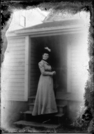 Print from glass plate negative. Elsa LaDora (Wiley) Jones. Location unknown